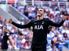 Brighton spustil vylepšenú ponuku za vysoko hodnoteného obrancu Tottenhamu Luku Vuskoviča po predaji Jana Paula van Heckeho do Spurs za 52 miliónov libier: TRANSFER WINDOW WATCH Brighton urobil vylepšenú ponuku 45 miliónov libier vrátane doplnkov pre Luku Vuskoviča zo Spurs