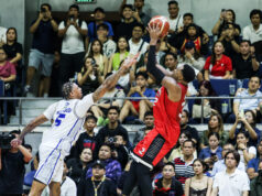 Brownlee zasiahol víťaza, keď Ginebra unikla TNT v hre 1 Justin Brownlee z Barangay Ginebra Gin Kings sa pokúsil o strelu cez TNT Tropang 5G' Chris McCullough počas 1. zápasu finále PBA Commissioner's Cup 2026 medzi Barangay Ginebra Gin Kings a TNT Tropang 5G.