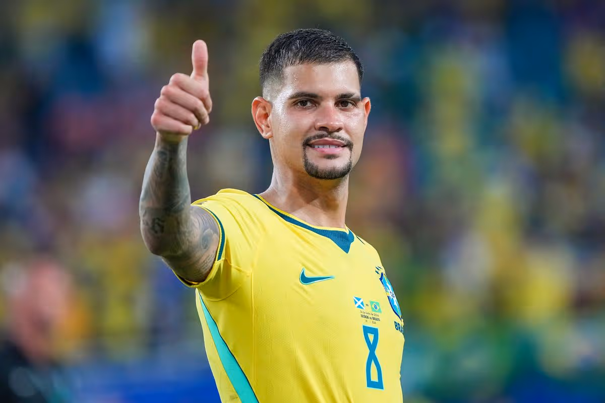 Bruno Guimarães by do Arsenalu priniesol veľa kvality a skúseností zo stredu poľa