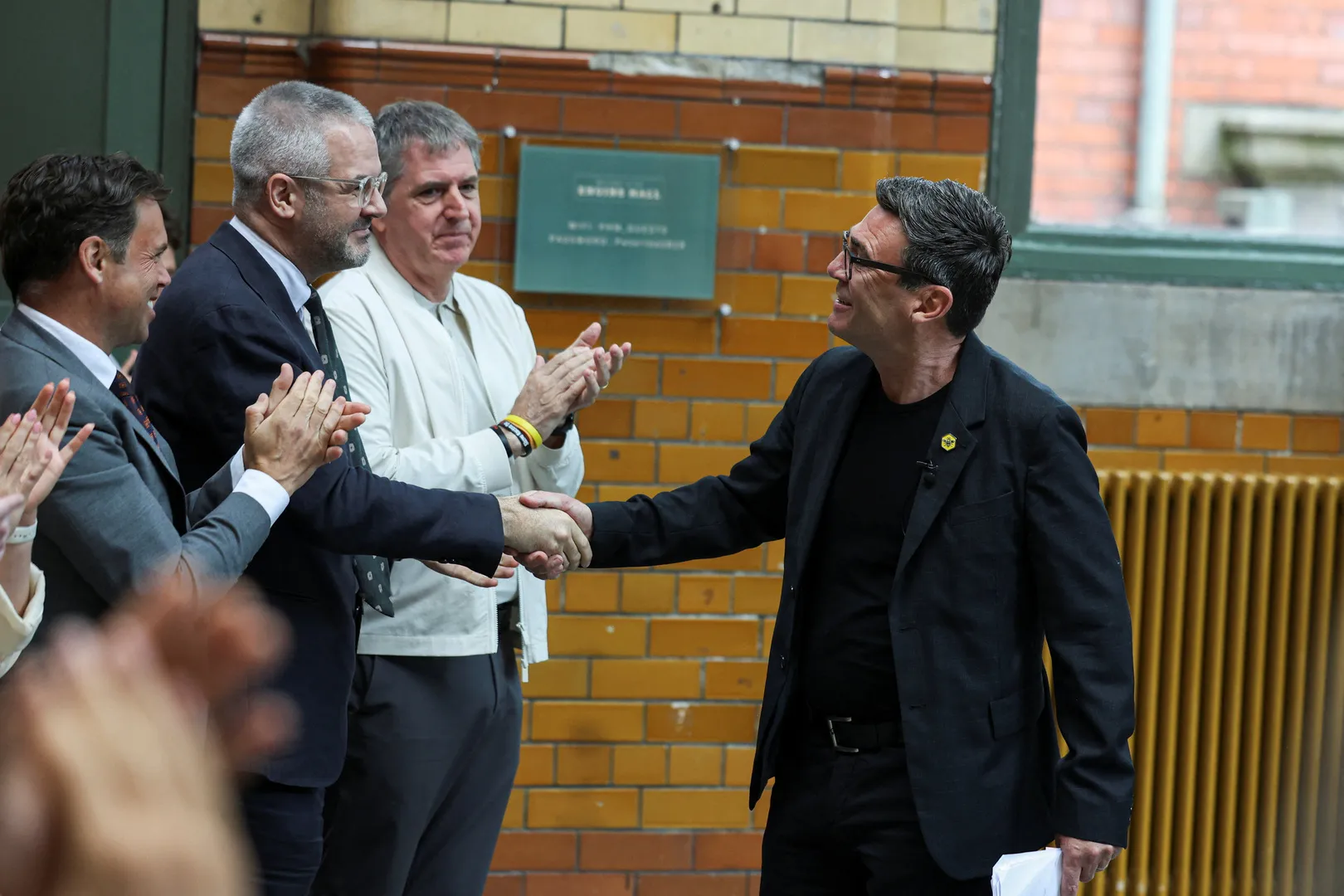 Budúci premiér Spojeného kráľovstva sľubuje, že otrasie politikou | Newsfeed