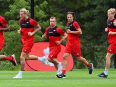 Bývalá hviezda Liverpoolu tipovaná na rivala Cristiana Ronalda a Lionela Messiho prepustený klubom Virgil van Dijk, Loris Karius, Xherdan Shaqiri, Lazar Markovic a Caoimhin Kelleher z Liverpoolu počas tréningu v Red Bull Training Center