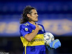 Bývalá hviezda Man United Edinson Cavani sa pripojil k Anderovi Herrerovi pri rozviazaní zmluvy v Argentíne – ale odmieta odísť do dôchodku vo veku 39 rokov napriek tomu, že vedie značku vína! Edinson Cavani údajne súhlasil s prerušením zmluvy v Boca Juniors, ale chce pokračovať v hre vo veku 39 rokov