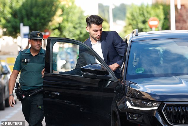 Bývalá hviezda Wolves a Nottingham Forest Rafa Mir dostal osem Očakáva sa, že Mir sa odvolá, čo bude znamenať, že im nebude nariadené, aby sa okamžite hlásili do väzenia.