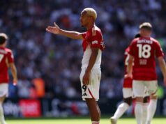 Bývalú hviezdu Liverpoolu prepustilo Salford City po tom, čo premeškalo propagáciu Salford City