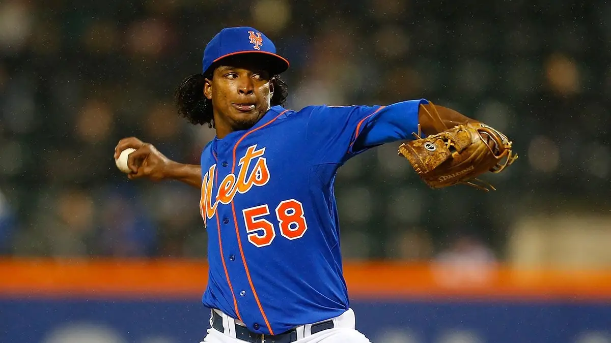 Jenrry Mejia nadhazuje za New York Mets na Citi Field.