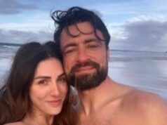 Bývalý šéf Premier League a manžel ikony, obľúbený pre prácu manažéra League One Lucy Pinder a Russell Martin na pláži