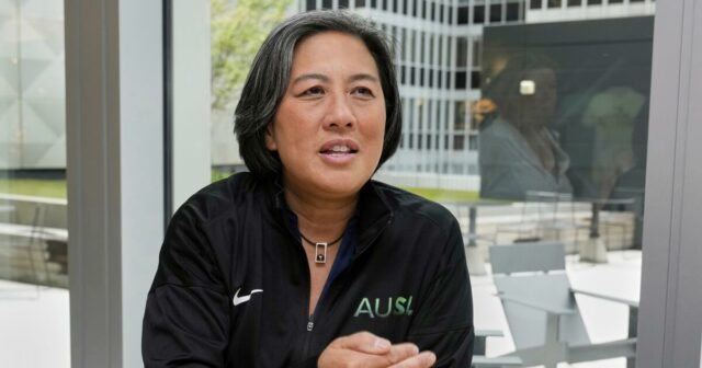 Bývalý výkonný riaditeľ Dodgers Kim Ng posúva softball na vyššiu úroveň

