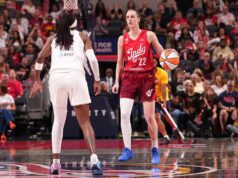 Caitlin Clark počas prechádzky tunelom Fever predstavila charakteristické topánky Nike Caitlin Clark počas prechádzky tunelom Fever predstavila charakteristické topánky Nike