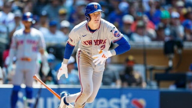7. júna 2026; San Diego, Kalifornia, USA; Pravý hráč New York Mets Carson Benge (3) trafil trojku RBi počas ôsmej zmeny proti San Diego Padres v Petco Parku. Povinný kredit: David Frerker-Imagn Images