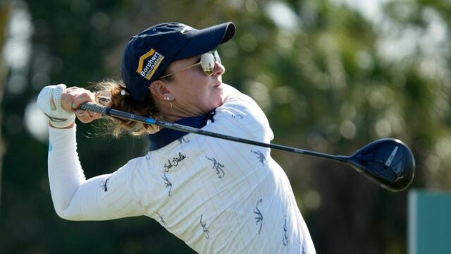 Polly Macková z Berlína v Nemecku odpáli na 2. jamke vo štvrtok 6. februára počas prvého kola turnaja LPGA 2025 Founders Cup v Bradenton Country Club v Bradentone na Floride.