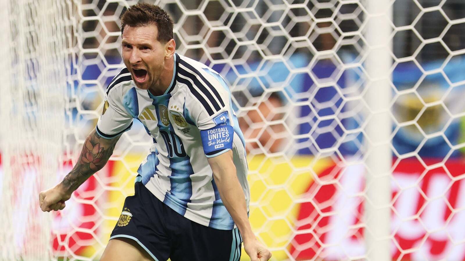 Chad Ochocinco pripúšťa, že Lionel Messi sťažuje obranu Cristiana Ronalda