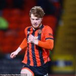 Liverpoolčan Luca Stephenson (na hosťovaní v Dundee United) sa páči Backburnovi a Boltonovi