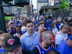 Chaos pred Madison Square Garden, keď sa tisíce fanúšikov NBA snažia dostať cez detektory kovov a policajné barikády pred Trumpovým príchodom Fanúšikovia New York Knicks sa pred finále NBA zoradili okolo Madison Square Garden
