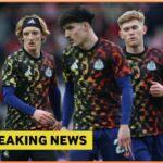 Chelsea a Manchester United bojujú o hviezdu Newcastlu Lewisa Halla ako kontakt kvôli šokovému prestupu