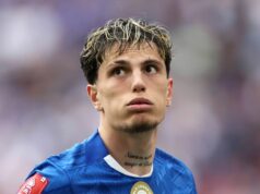 Chelsea vyzvala, aby urobil rozhodnutie o prestupe Alejandra Garnacha v pevnej správe pre Xabiho Alonsa Alejandro Garnacho počas zápasu Chelsea