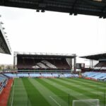 Polícia sa postavila pred Holte End po problémoch, ktoré vypukli počas zápasu Aston Villy proti Rangers vo Villa Parku
