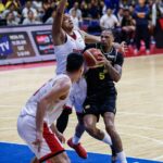 Chris McCullough z TNT Tropang 5G počas zápasu proti Barangay Ginebra Gin Kings vo finále PBA Commissioner's Cup.