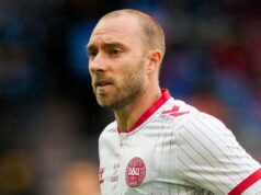 Christian Eriksen skolaboval počas zápasu medzi Dánskom a Ukrajinou, hra bola prerušená Christian Eriksen skolaboval počas zápasu medzi Dánskom a Ukrajinou, hra bola prerušená