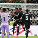 18. júna 2026; Guadalajara, Mexiko; Mexičan Luis Romo oslavuje vstrelenie svojho prvého gólu s Erikom Lirom, keď na to reagoval juhokórejský Son Heung-min. Povinný kredit: Paul Childs-Reuters prostredníctvom Imagn Images