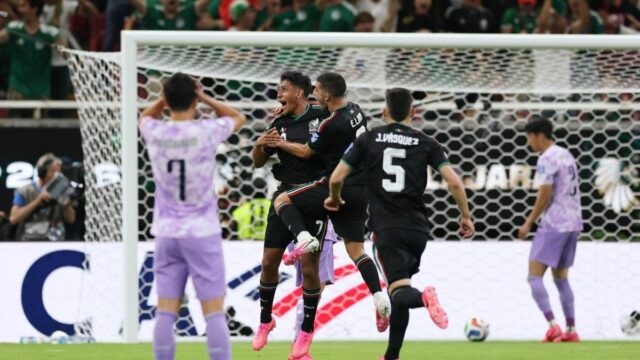 18. júna 2026; Guadalajara, Mexiko; Mexičan Luis Romo oslavuje vstrelenie svojho prvého gólu s Erikom Lirom, keď na to reagoval juhokórejský Son Heung-min. Povinný kredit: Paul Childs-Reuters prostredníctvom Imagn Images