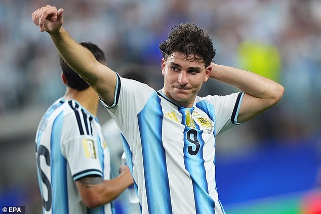 Julian Alvarez požiadal Atlético Madrid, aby mu umožnilo prestúpiť do Barcelony
