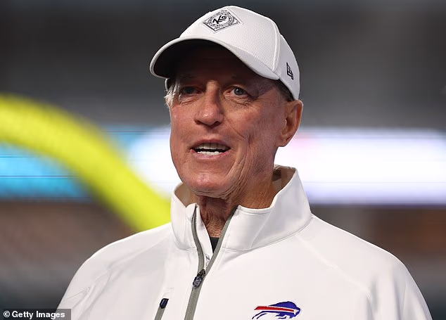 Legenda Bills Jim Kelly prezradil, že ho na jar hospitalizovali po mozgovej príhode