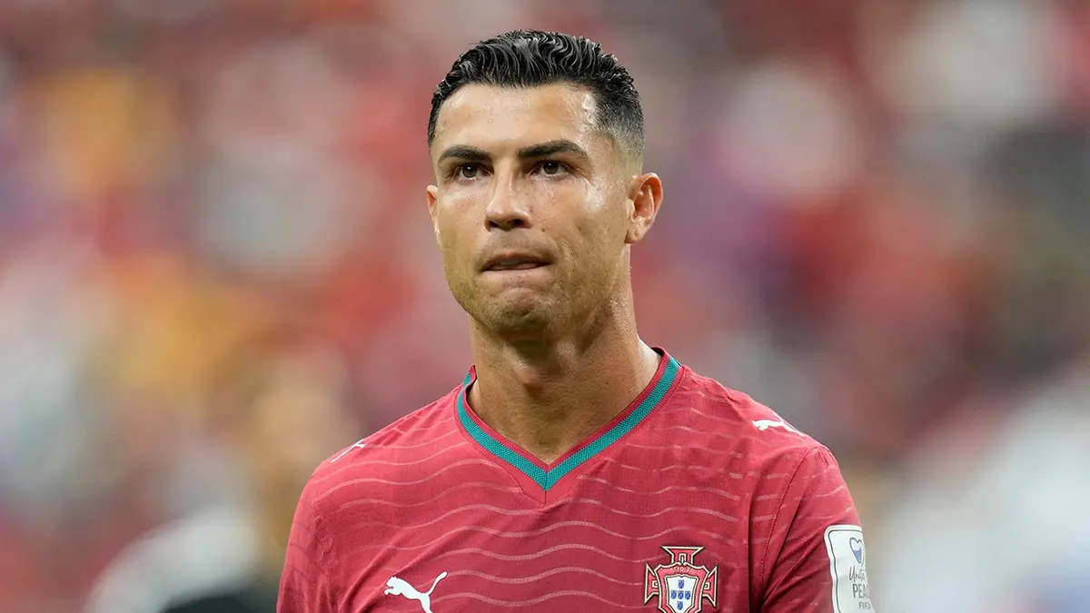 Cristiano Ronaldo odchádza z ihriska po prvom polčase počas futbalového zápasu v Houstone