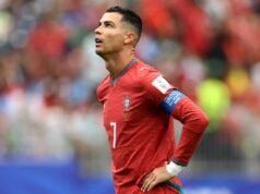 Cristiano Ronaldo pod paľbou po tom, čo tvrdil, že sa snažil rozhodcom povedať, že jeho spoluhráč bol v ofsajde Cristiano Ronaldo pod paľbou po tom, čo tvrdil, že sa snažil rozhodcom povedať, že jeho spoluhráč bol v ofsajde