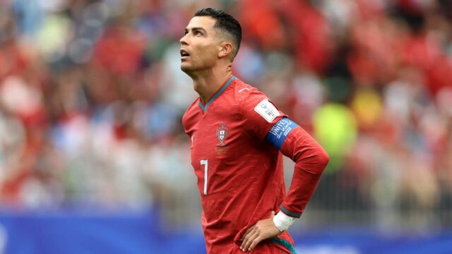 Cristiano Ronaldo pod paľbou po tom, čo tvrdil, že sa snažil rozhodcom povedať, že jeho spoluhráč bol v ofsajde
