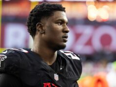 DE James Pearce Jr. na minicamp Falcons 21. decembra 2025; Glendale, Arizona, USA; Linebacker Atlanty Falcons James Pearce Jr. (27) proti Arizona Cardinals na State Farm Stadium. Povinný kredit: Mark J. Rebilas-Imagn Images