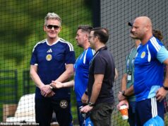 Dajte im peklo! Televízny šéfkuchár Gordon Ramsay navštívil tím Škótska v predvečer otváracieho zápasu Svetového pohára proti Haiti Šéfkuchár celebrity Gordon Ramsay zaplatil výlet do škótskeho kempu pred ich prvým zápasom na majstrovstvách sveta