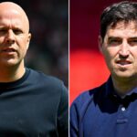 BOURNEMOUTH, ANGLICKO - 24. JANUÁRA: Hlavní tréneri Arne Slot z Liverpoolu a Andoni Iraola z Bournemouthu počas zápasu Premier League medzi Bournemouthom a Liverpoolom na Vitality Stadium 24. januára 2026 v anglickom Bournemouthe. (Foto: Robin Jones – AFC Bournemouth/AFC Bournemouth cez Getty Images)