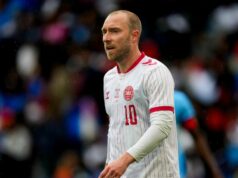 Dánska hviezda Eriksen predtým zomrel na niekoľko minút po kolapse na veľkom turnaji Eriksen