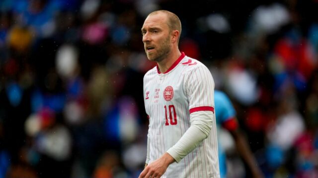 Dánska hviezda Eriksen predtým zomrel na niekoľko minút po kolapse Eriksen