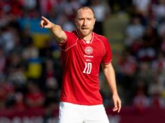 Dánsky Eriksen je v dobrej nálade po kolapse počas priateľského stretnutia Dánsky Eriksen je v dobrej nálade po kolapse počas priateľského stretnutia