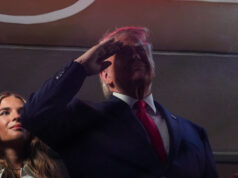 Dav v New Yorku burcoval amerického prezidenta Donalda Trumpa na zápase play-off NBA | donald Trump Dav v New Yorku burcoval amerického prezidenta Donalda Trumpa na zápase play-off NBA | donald Trump