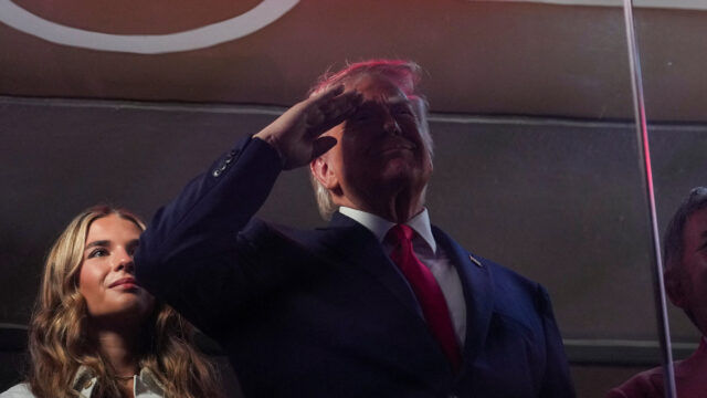 Dav v New Yorku burcoval amerického prezidenta Donalda Trumpa na zápase play-off NBA | donald Trump
