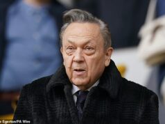 David Sullivan má od roku 2023 zakázaný vstup na zápasy žien a akadémie vo West Ham United, ako sa ukázalo, uprostred historických obvinení a vyšetrovania FA. Ukázalo sa, že David Sullivan má od roku 2023 zakázané navštevovať zápasy žien a mládeže West Hamu