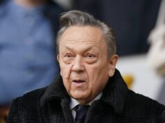 David Sullivan odstupuje z postu predsedu West Hamu kvôli historickým obvineniam Predseda West Ham United David Sullivan vo futbalovom stánku