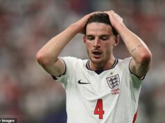 Declan Rice odhaľuje, že na majstrovstvách sveta bojuje za Anglicko so zranením a bolesťou po tom, čo odohral za Arsenal „obscénne“ množstvo zápasov. Declan Rice hovorí, že po odohraní 63 zápasov v tejto sezóne hrá za Anglicko aj napriek bolestiam