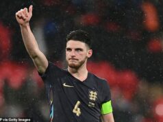 Declan Rice vymenoval Thomas Tuchel za vicekapitána Svetového pohára Anglicka po hviezdnej sezóne s Arsenalom Rice bol kapitánom Anglicka už dvakrát, naposledy nahradil Kanea v októbrovom prípravnom zápase proti Walesu