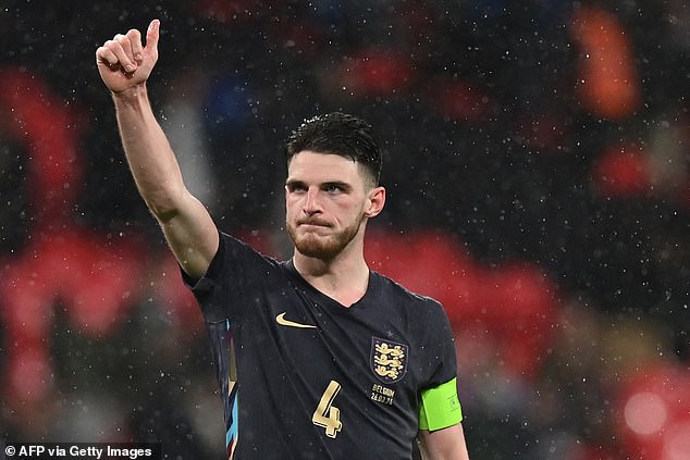 Declan Rice vymenoval Thomas Tuchel za vicekapitána Svetového pohára Anglicka Rice bol kapitánom Anglicka už dvakrát, naposledy nahradil Kanea v októbrovom prípravnom zápase proti Walesu