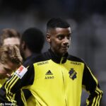 Graham Potter nikdy nezabudne, keď prvýkrát videl meno Alexandra Isaka (na obrázku je švédska hviezda vo veku 16 rokov, ktorá hrá za AIK)