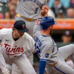 4. júna 2026; Minneapolis, Minnesota, USA; Tretí základný hráč Kansas City Royals Nick Loftin (12) skóroval proti začínajúcemu nadhadzovačovi Minnesota Twins Andrewovi Morrisovi (78) počas druhej zmeny na Target Field. Povinný kredit: Jesse Johnson-Imagn Images