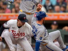 Deviaty singel Josha Rojasa posúva Royals pred Twins 4. júna 2026; Minneapolis, Minnesota, USA; Tretí základný hráč Kansas City Royals Nick Loftin (12) skóroval proti začínajúcemu nadhadzovačovi Minnesota Twins Andrewovi Morrisovi (78) počas druhej zmeny na Target Field. Povinný kredit: Jesse Johnson-Imagn Images