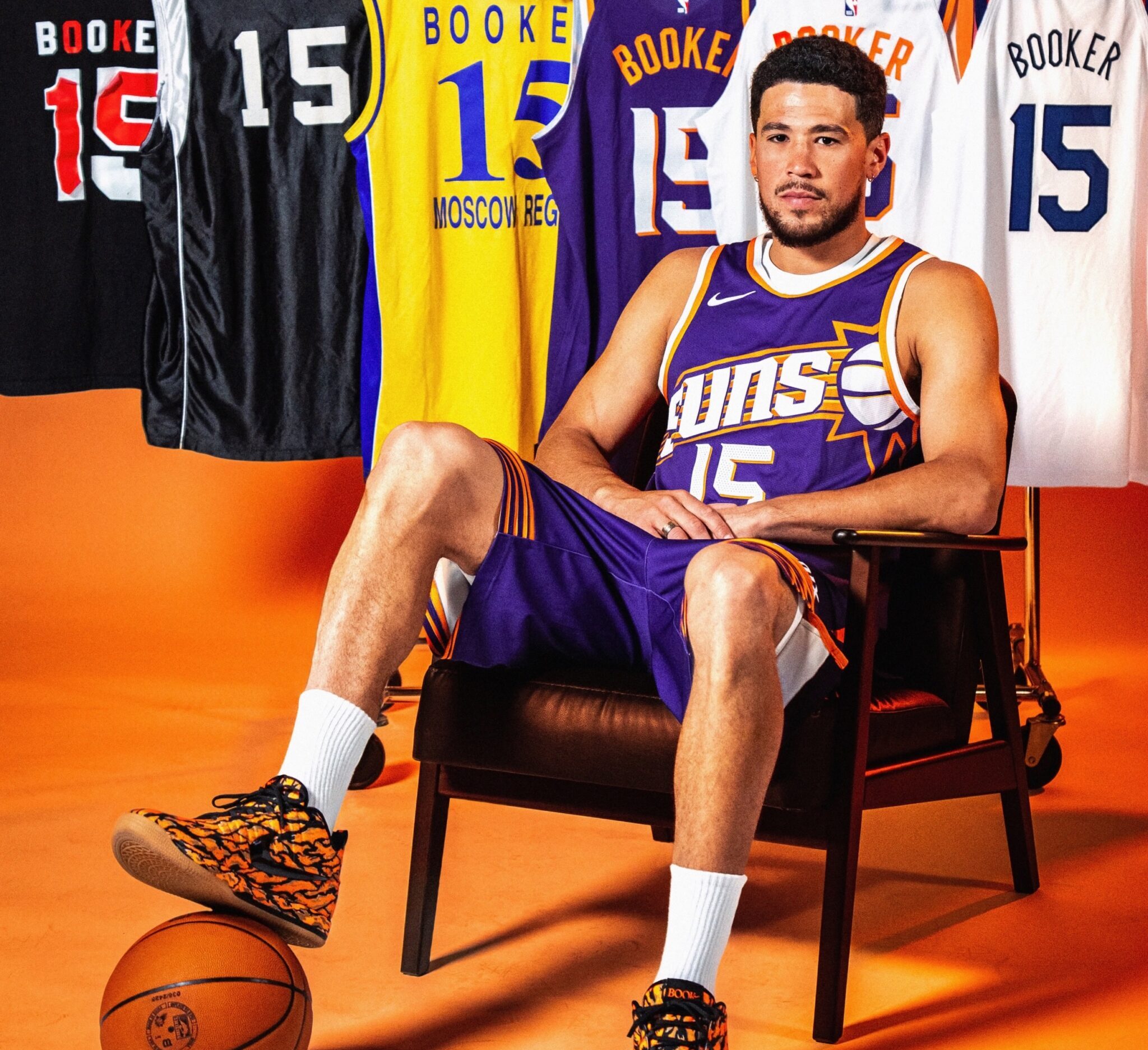 Devin Booker mení číslo dresu na číslo 15 na počesť svojho otca