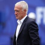 Didier Deschamps sa po účasti na pohrebe matky vracia k Francúzsku