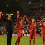 Divock Origi z Liverpoolu prechádza čestnou strážou