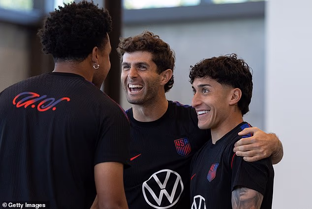Divoký moment Svetového pohára Christian Pulisic a hviezdy USA sú zachránení v golfovom vozíku po tom, čo sa pokazil výlet na pizzu