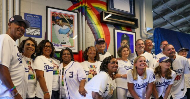 Dodgers preukazujú odvahu, ctia LGBTQ+ priekopníkov Glenna Burkea, Billyho Beana
